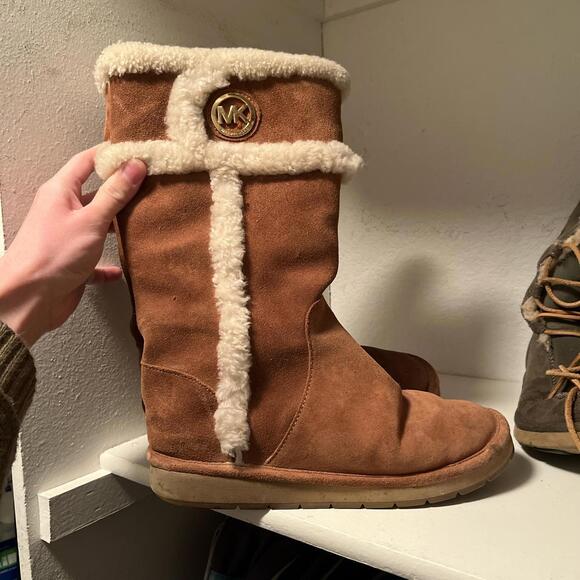 Super Adorable New Michael Kors - Picture 2 of 4